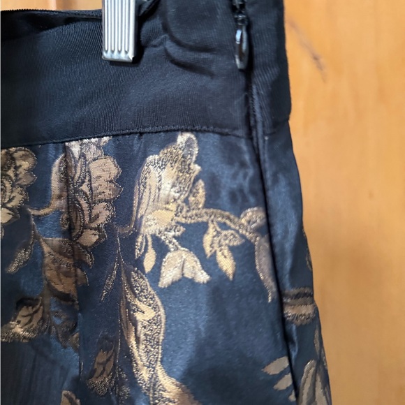 NWT White House Black Market Black and Gold Skirt metallic jacquard floral - Picture 7 of 11